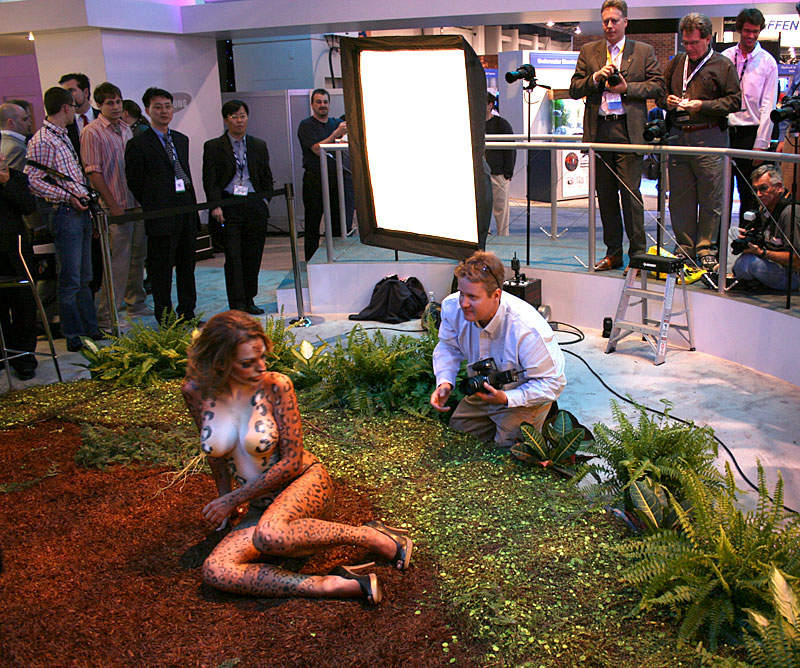 Illustration for article titled Best Booth Babe Ever: Samsung's Leopard Lady